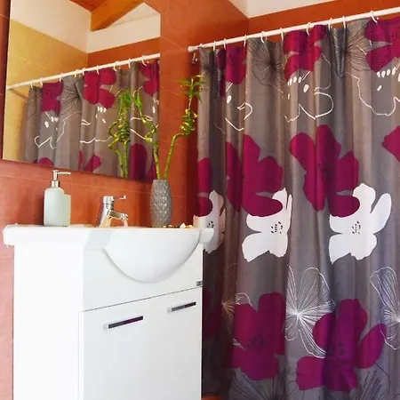 House Elivia * Apolpaina